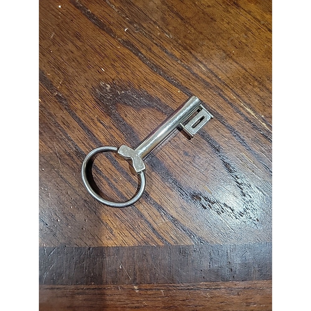Avon Initial Key Ring letter D, Vintage 1982 Skeleton Key Design